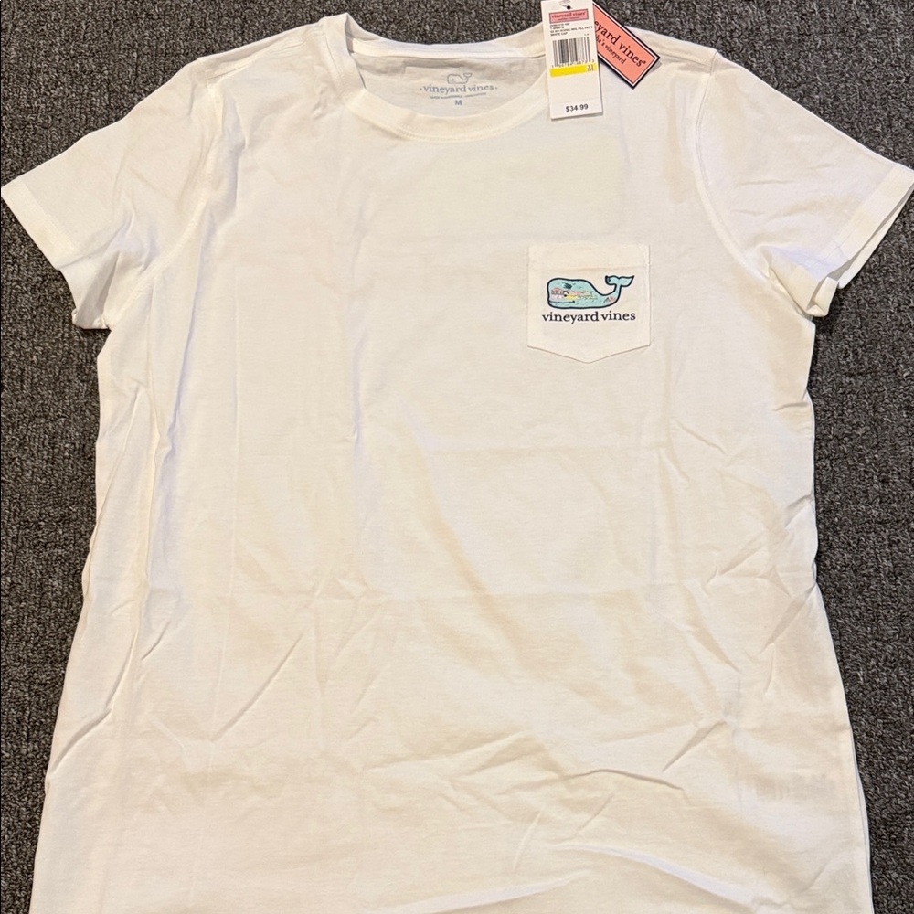 Vineyard Vines tshirt
Womens medium